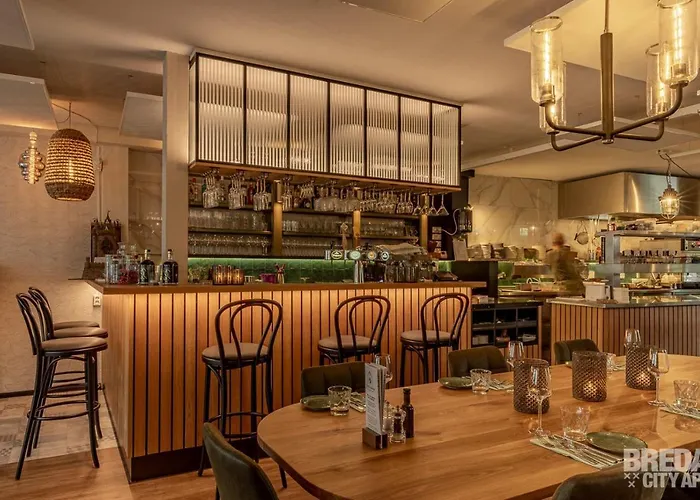 Ruim Comfortabel Centrum Met Restaurant! 브레다